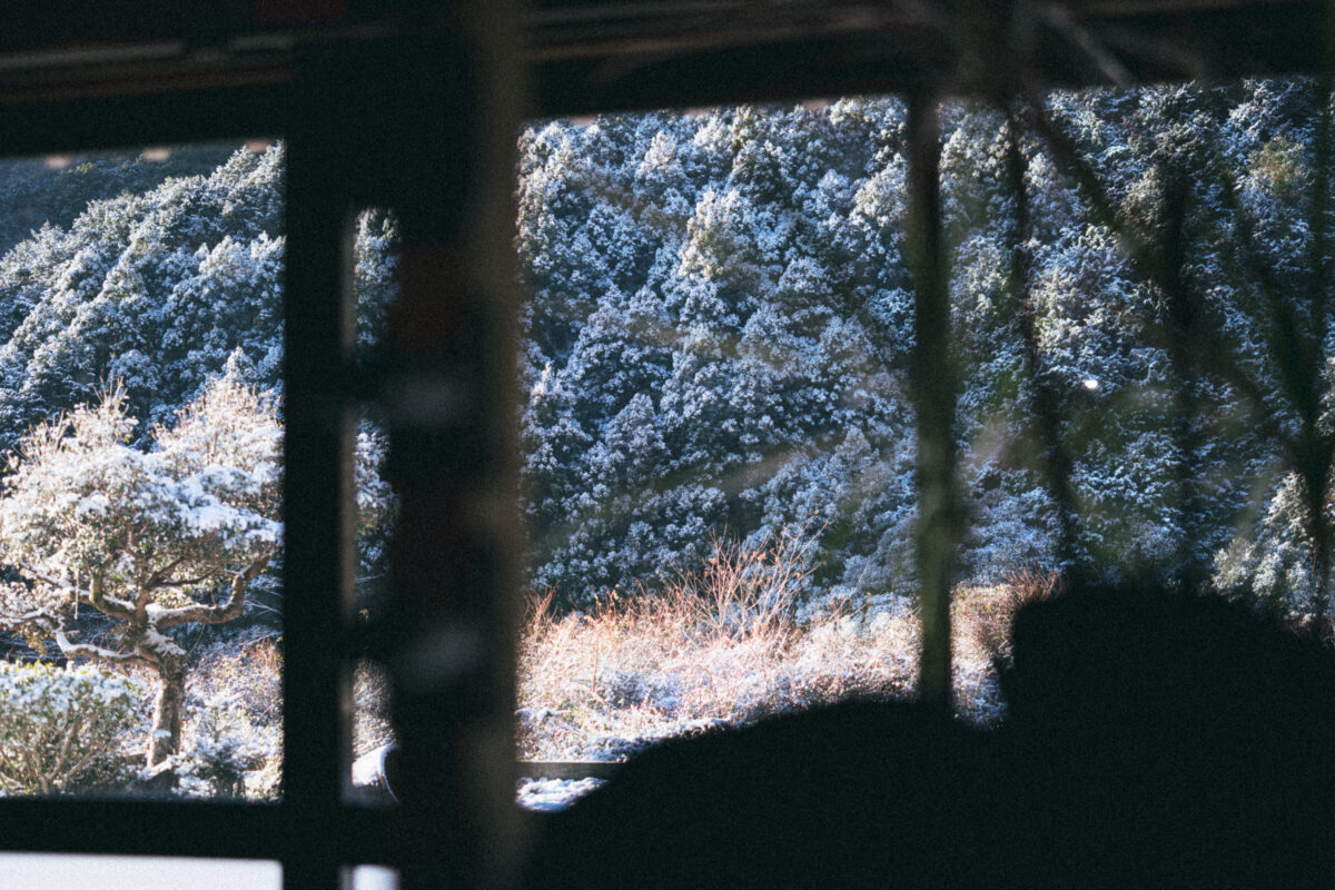 システムへの抵抗と構築:古いOSを脱ぎ捨て、「30%の完成」を繰り返す | Hyperpast Monday Journal Vol.04